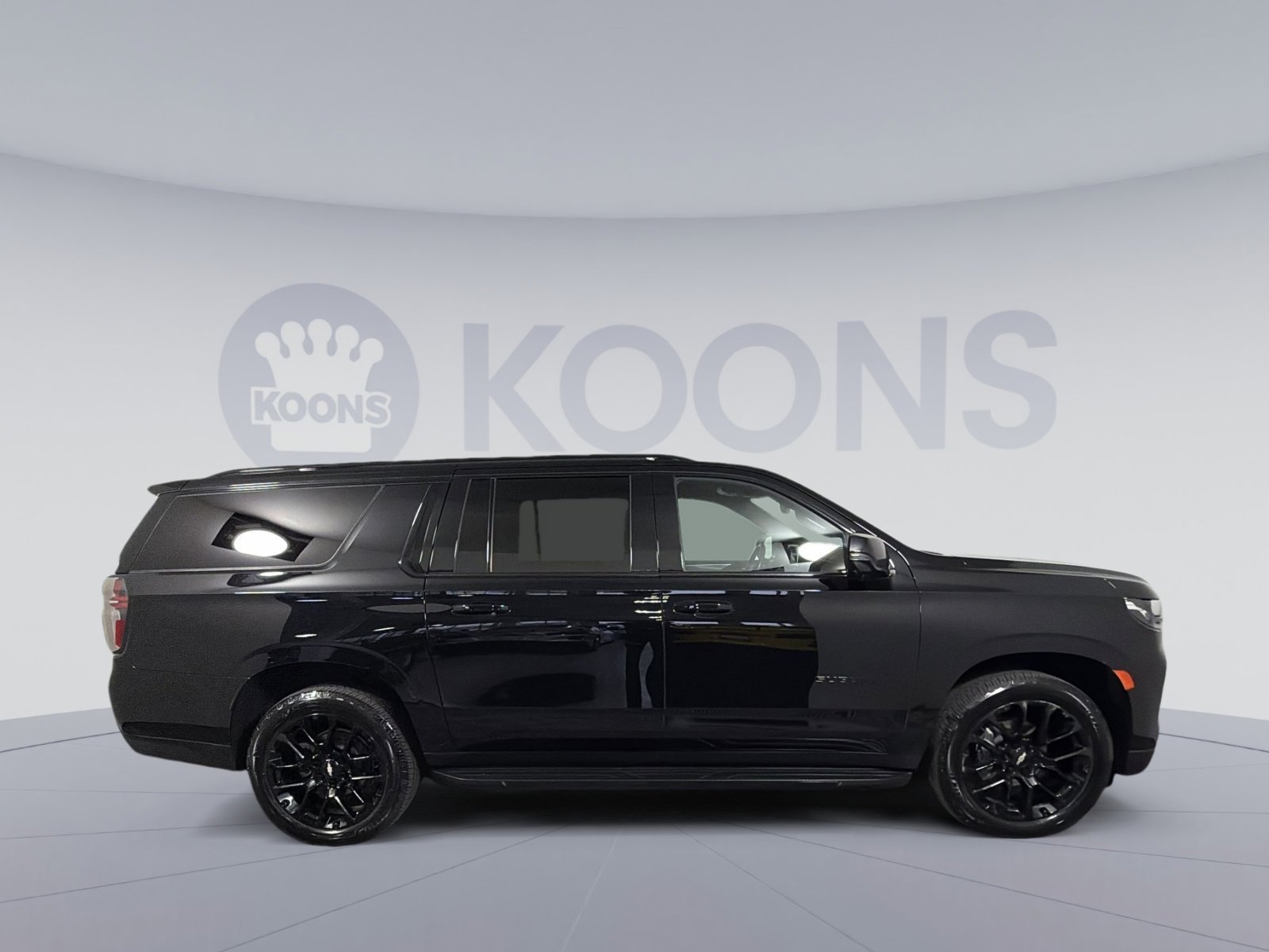 Used 2022 Chevrolet Suburban RST w/ Luxury Package image 8