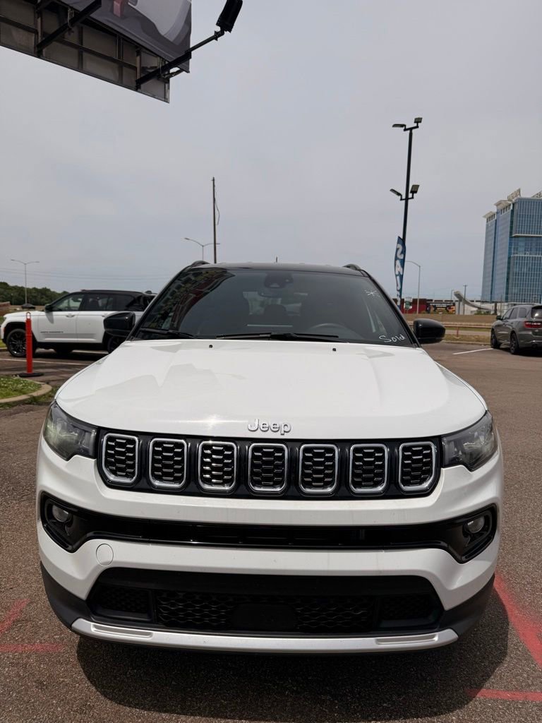 Used 2025 Jeep Compass Limited AWD/4WD image 9
