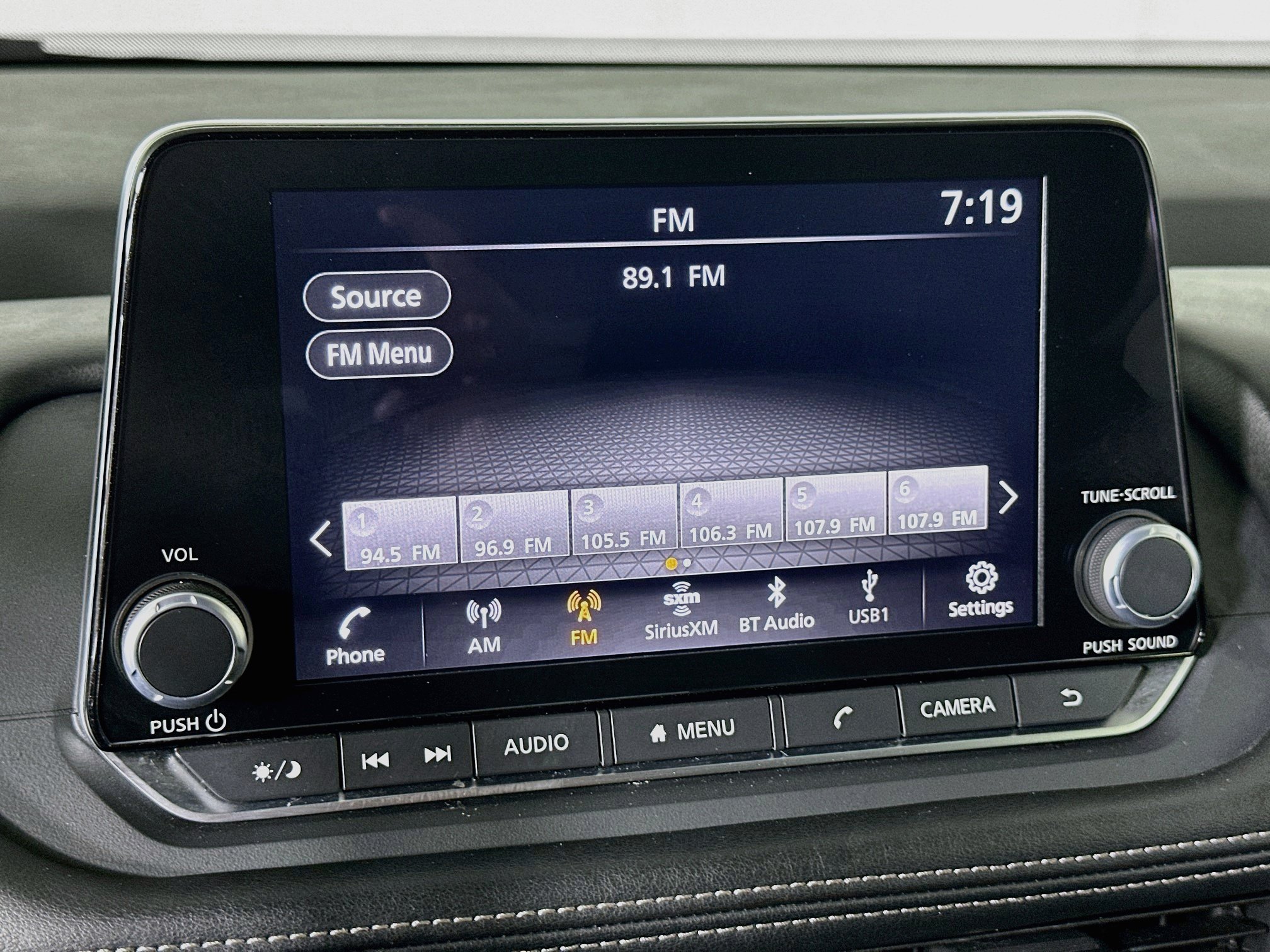 Used 2025 Nissan Rogue SV FWD image 21