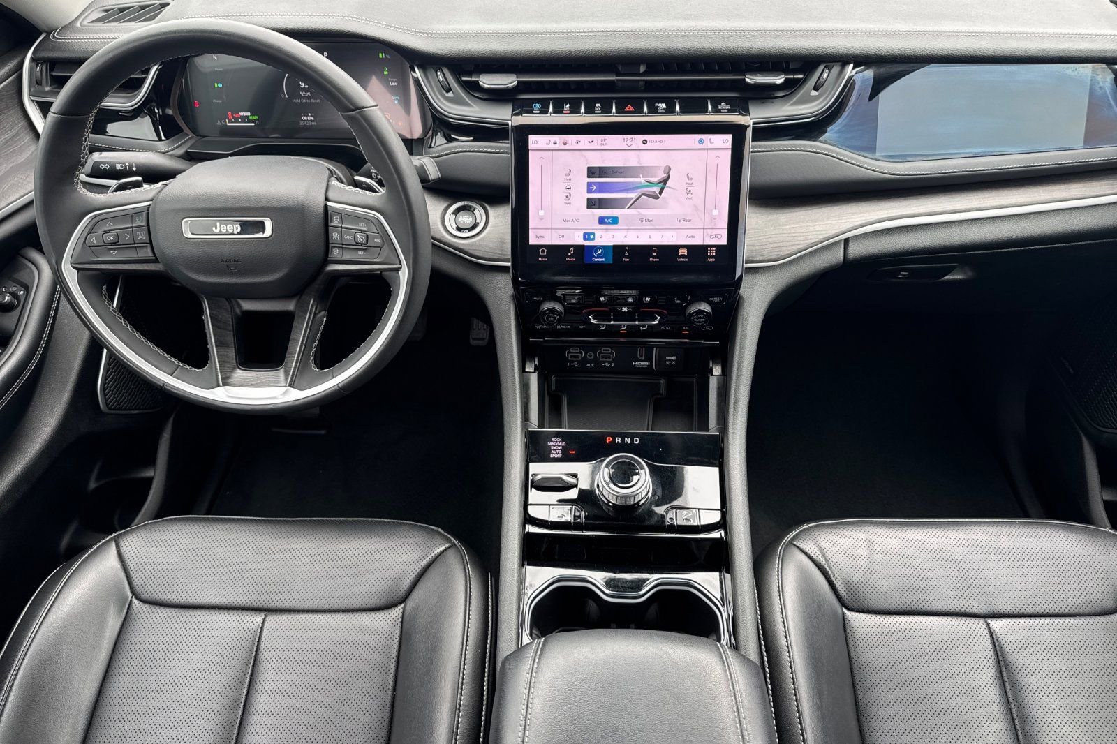 Used 2023 Jeep Grand Cherokee 4WD 4xe w/ Luxury Tech Group II image 13