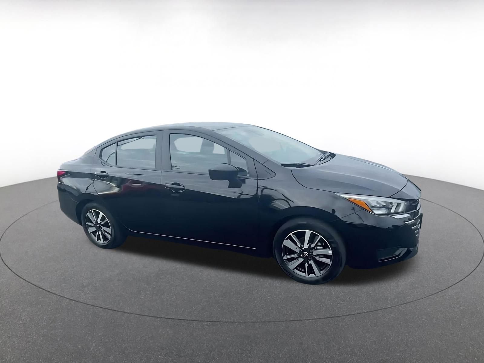 Used 2025 Nissan Versa SV image 2