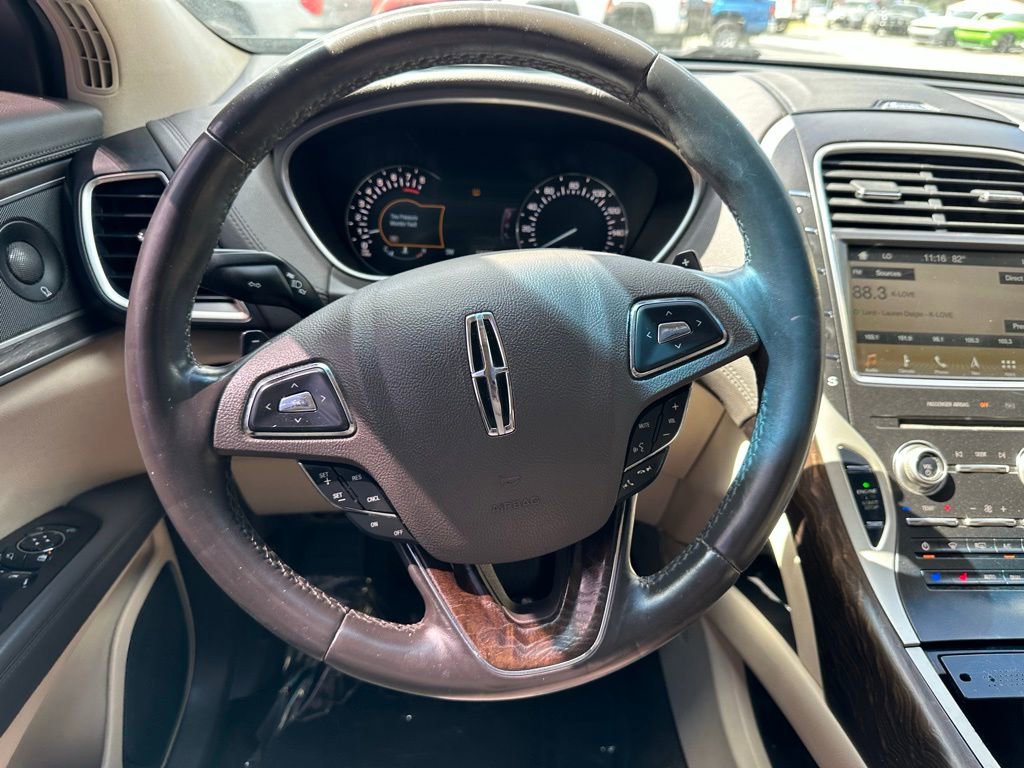 Used 2016 Lincoln MKX Reserve w/ Technology Package FWD image 27