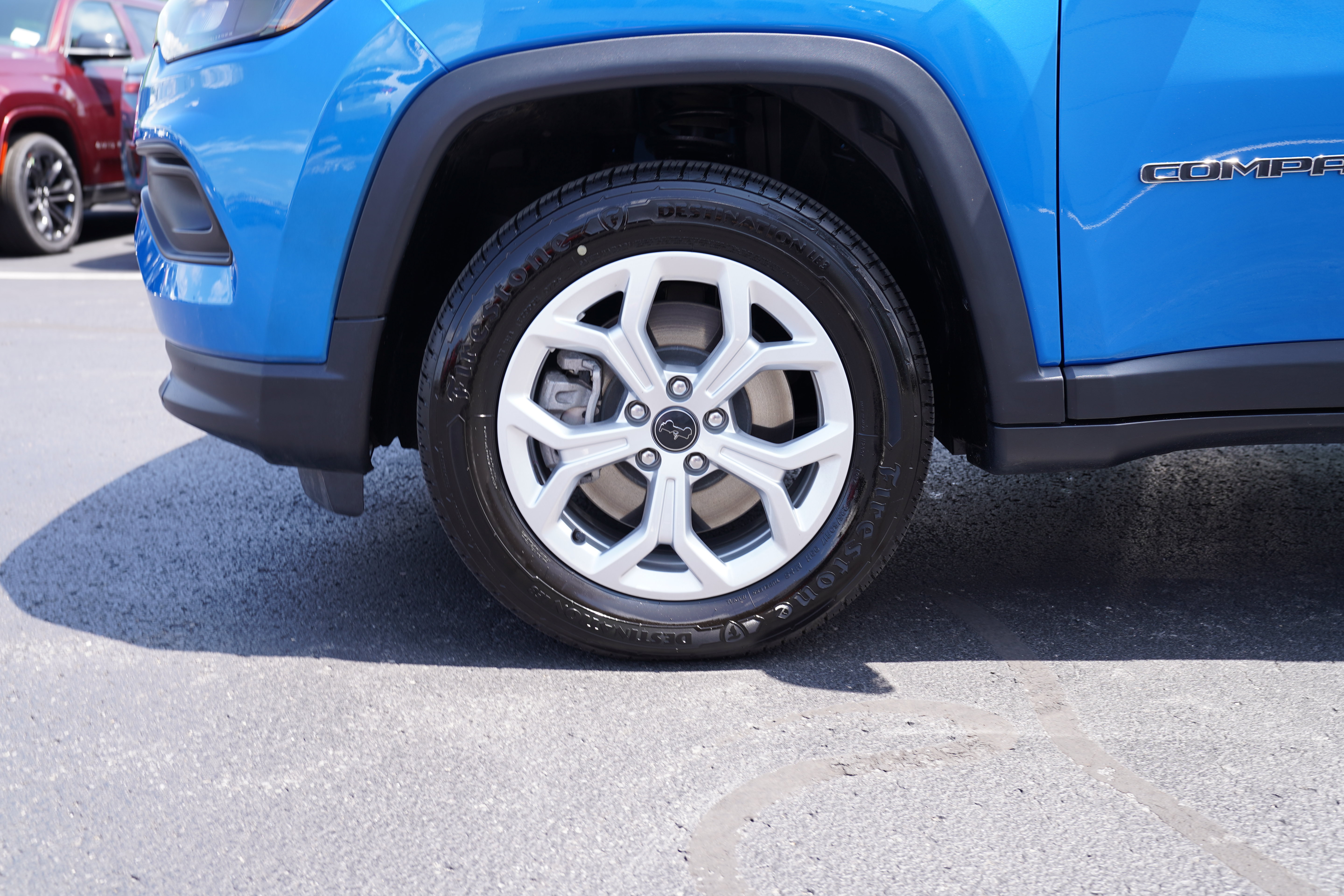 Used 2025 Jeep Compass Latitude AWD/4WD image 12
