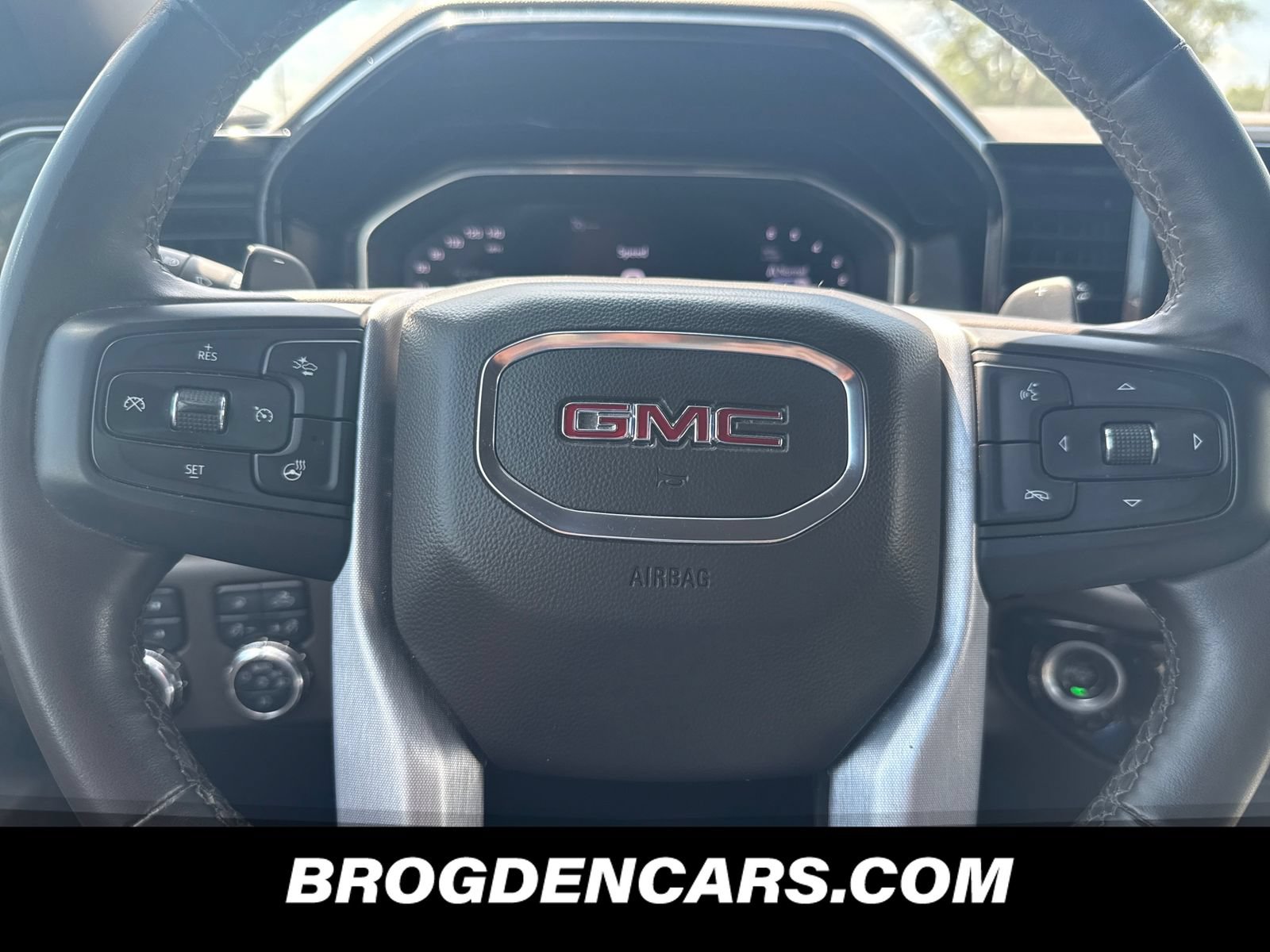 Used 2023 GMC Sierra 1500 SLT w/ SLT Premium Package AWD/4WD image 5
