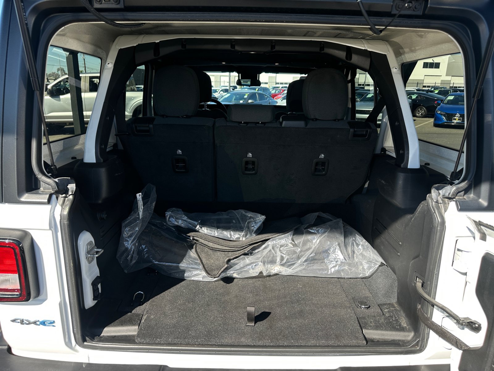Used 2024 Jeep Wrangler Unlimited AWD/4WD image 24