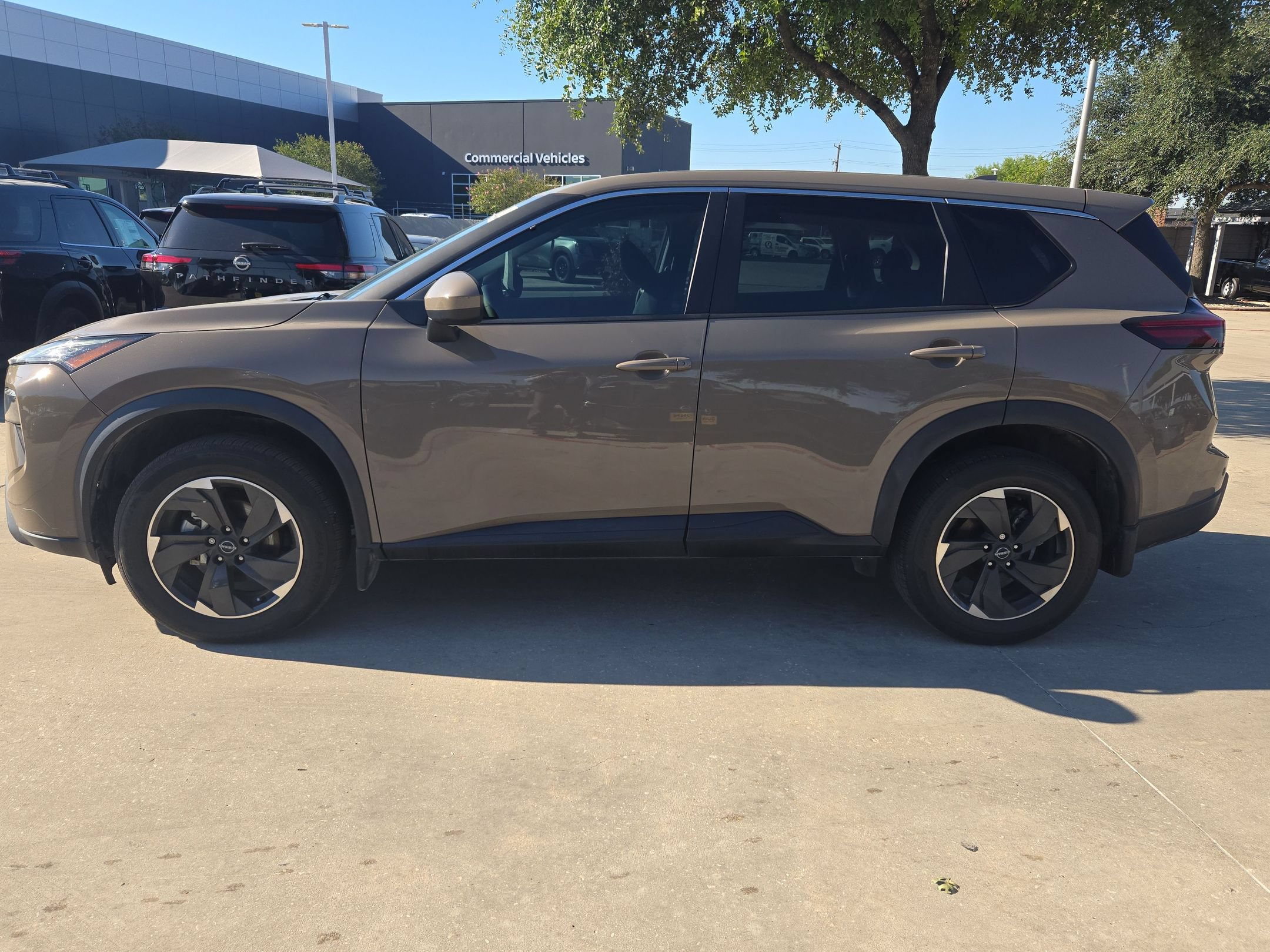 Certified 2025 Nissan Rogue SV FWD image 6