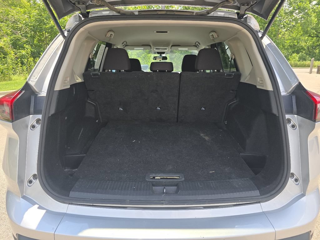 Used 2024 Nissan Rogue S AWD/4WD image 16