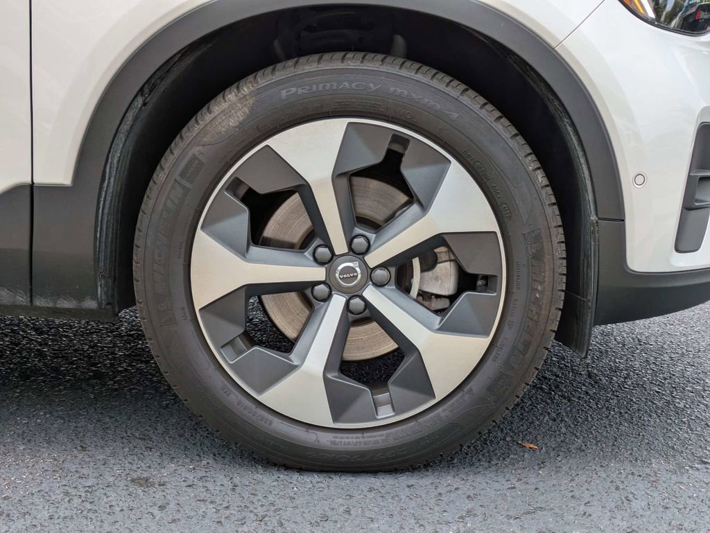 Certified 2023 Volvo XC40 B5 Plus w/ Driver Assist Package AWD/4WD image 11