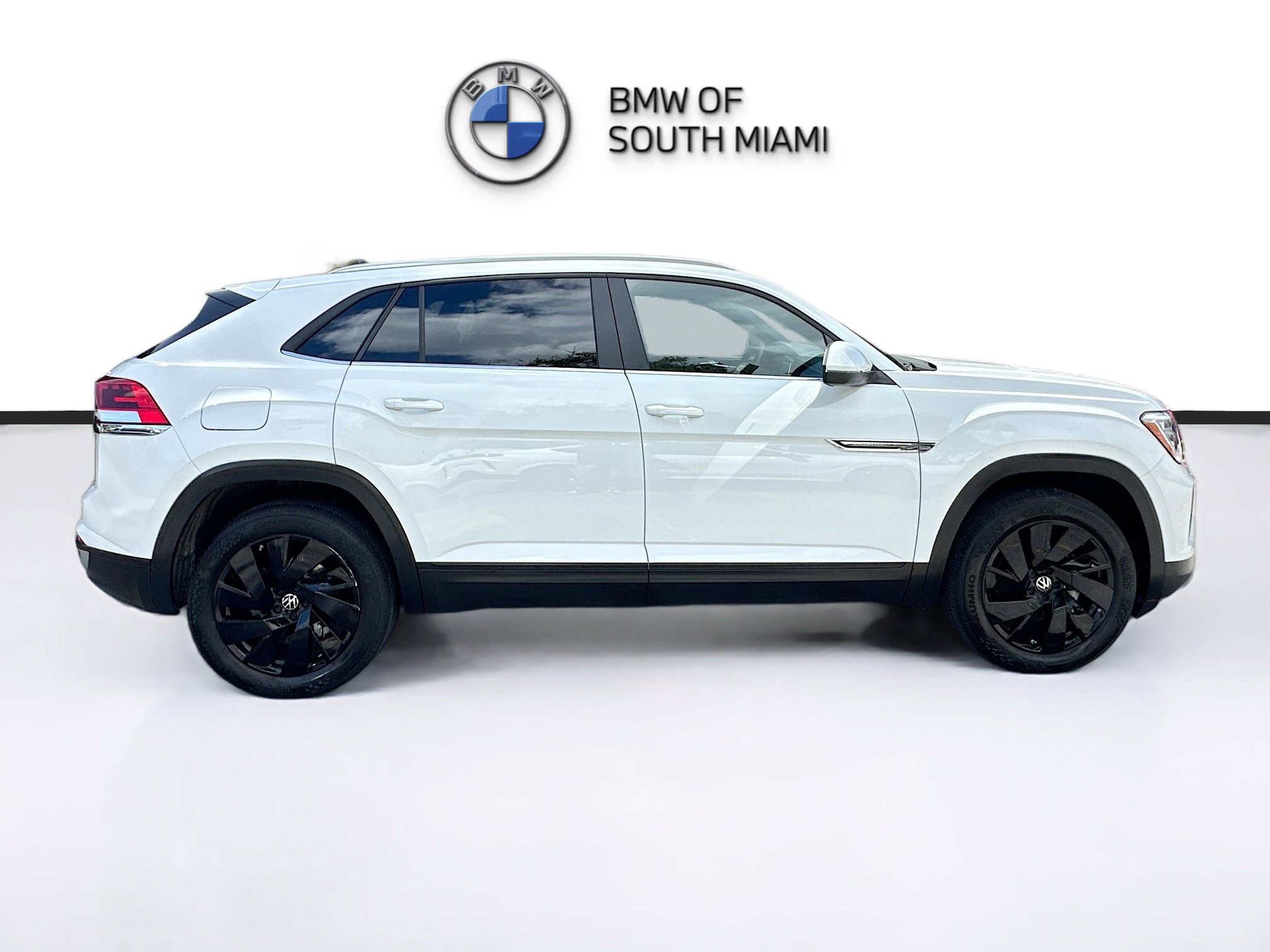 Used 2024 Volkswagen Atlas Cross Sport SE w/ Black Wheel Package image 8