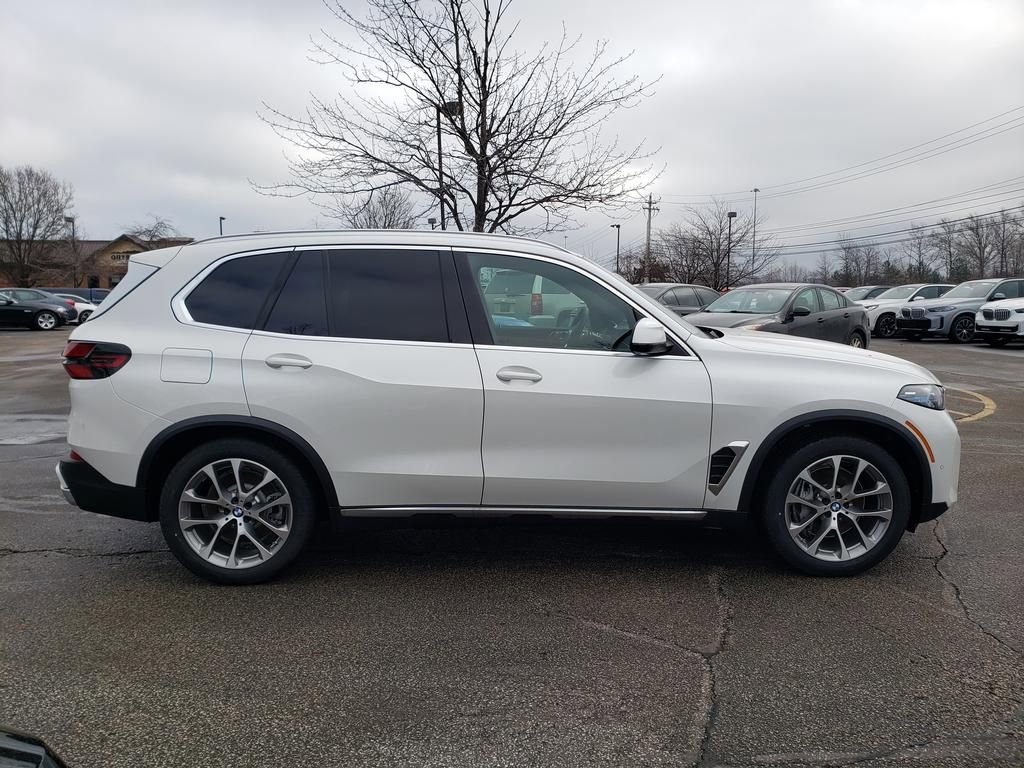 New 2026 BMW X5 xDrive50e image 3