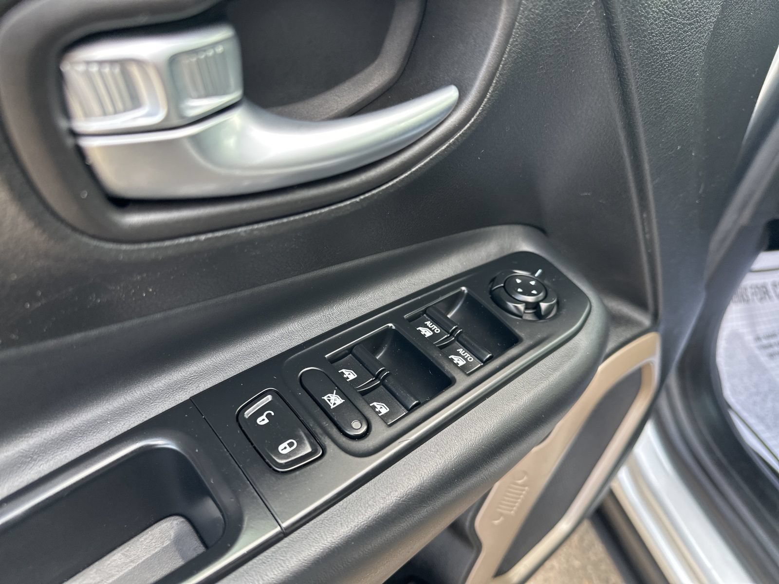 Used 2016 Jeep Renegade Limited AWD/4WD image 18