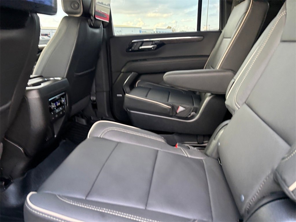 Used 2026 Chevrolet Suburban Premier image 25