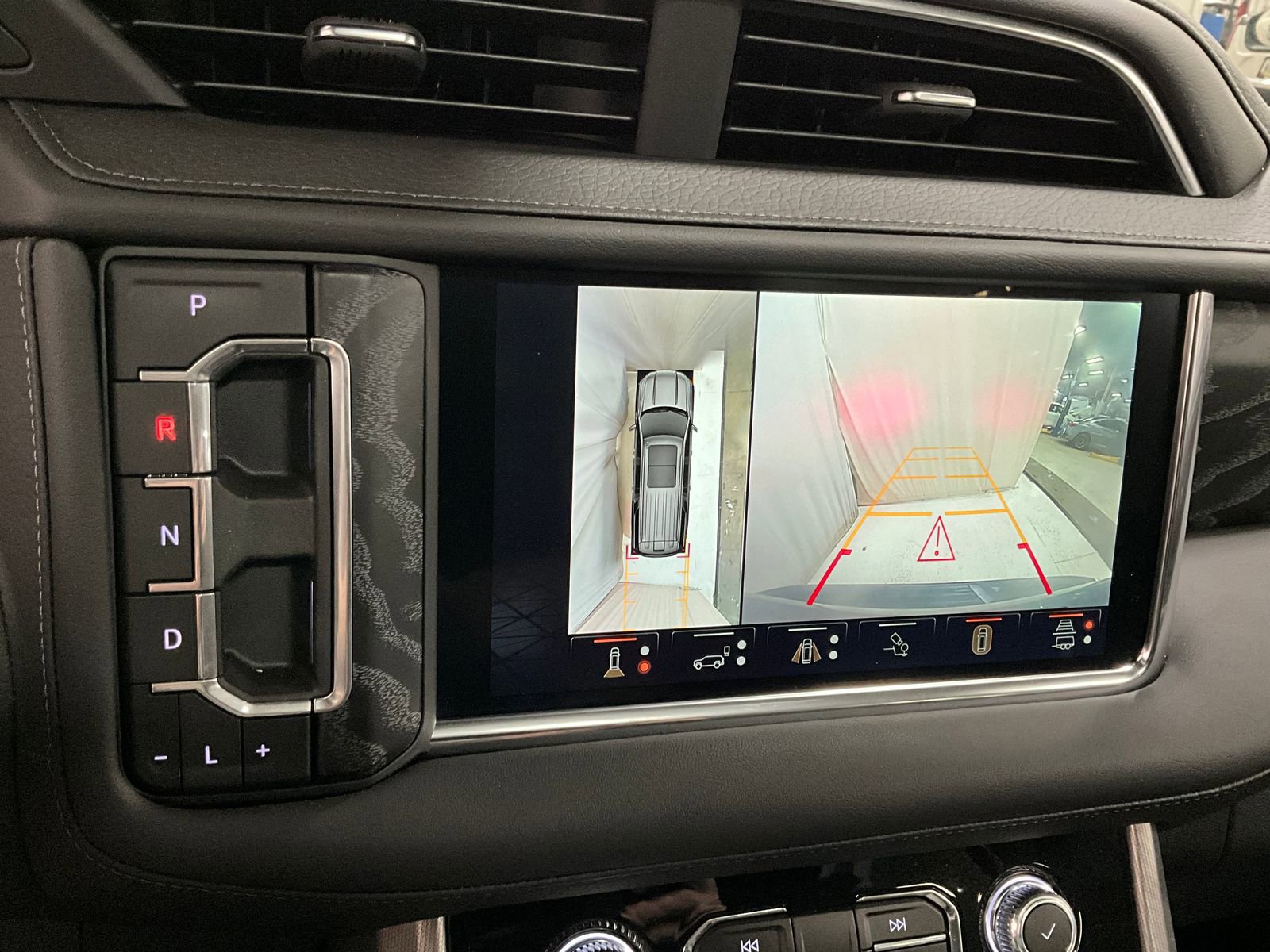 Used 2024 GMC Yukon XL Denali w/ Advanced Technology Package AWD/4WD image 21