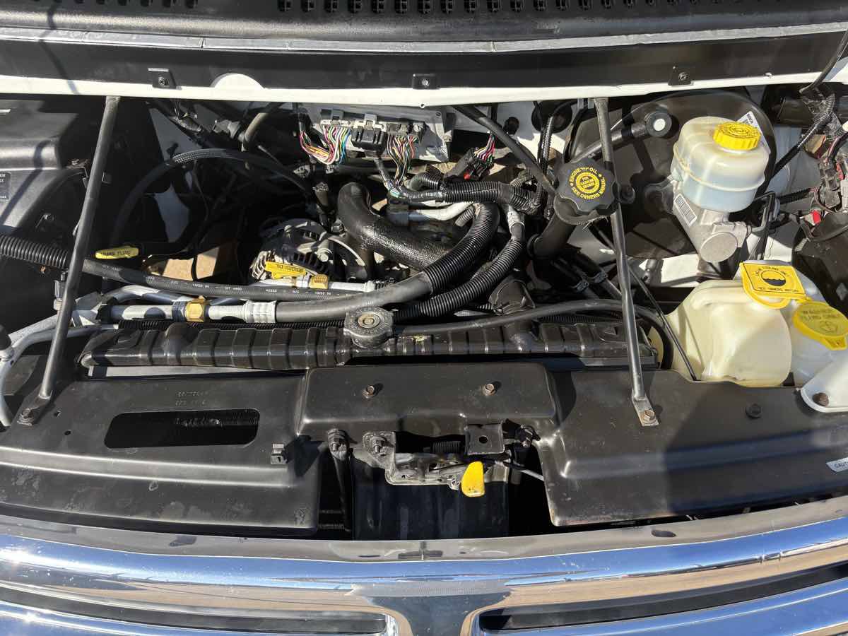 Used 2000 Dodge B3500 image 26