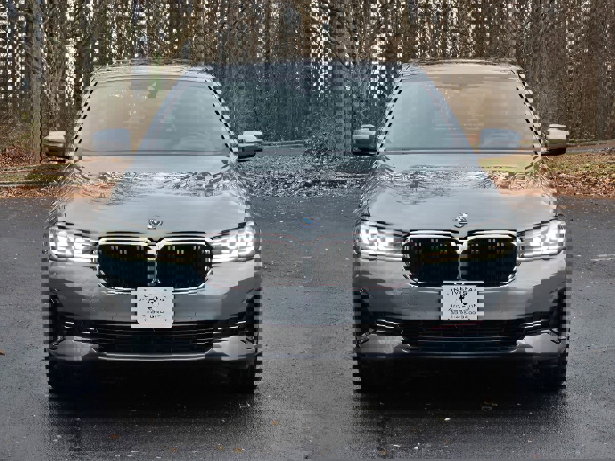 Used 2023 BMW 530e xDrive w/ Premium Package image 9