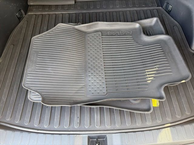 Used 2023 Toyota RAV4 LE AWD/4WD image 25