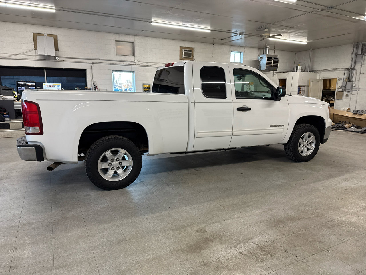 Used 2011 GMC Sierra 1500 SLE w/ Power Tech Package image 4