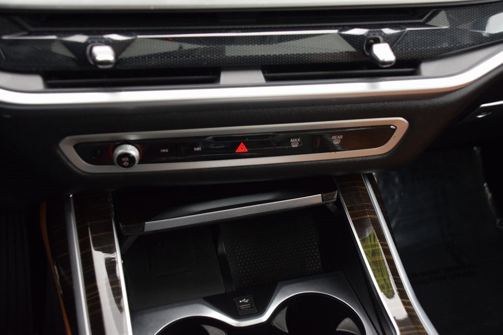 Used 2023 BMW X7 xDrive40i w/ Parking Assistance Package image 29