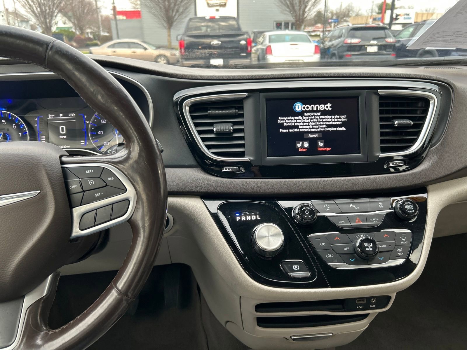 Used 2020 Chrysler Pacifica Touring-L image 19