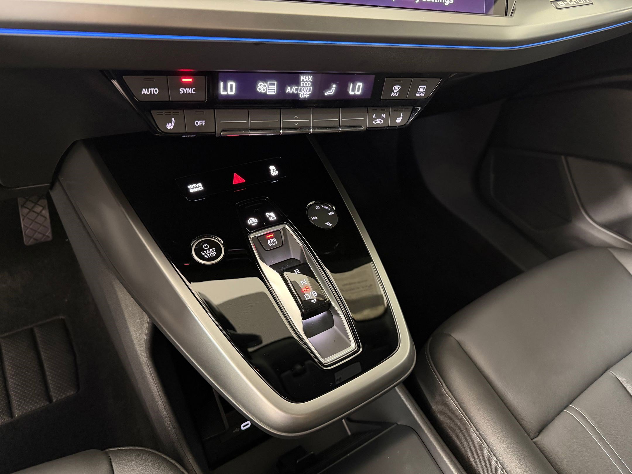 Used 2025 Audi Q4 e-tron Premium Plus image 25