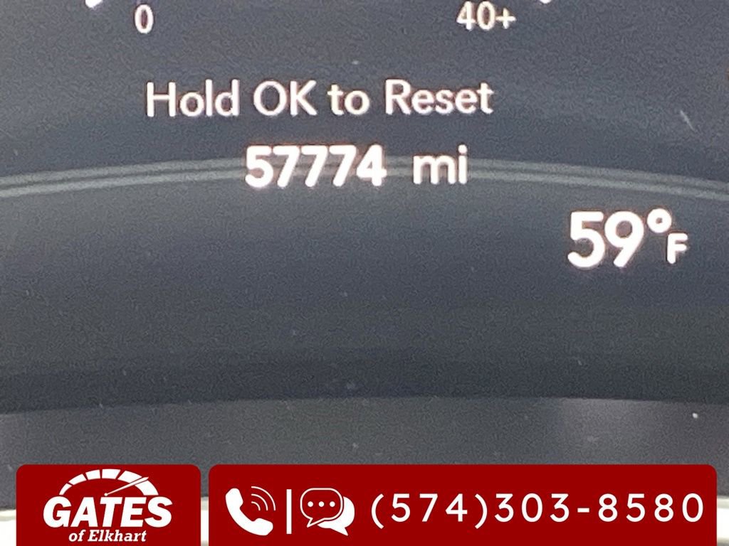 Used 2023 Chrysler Pacifica Touring-L FWD image 4