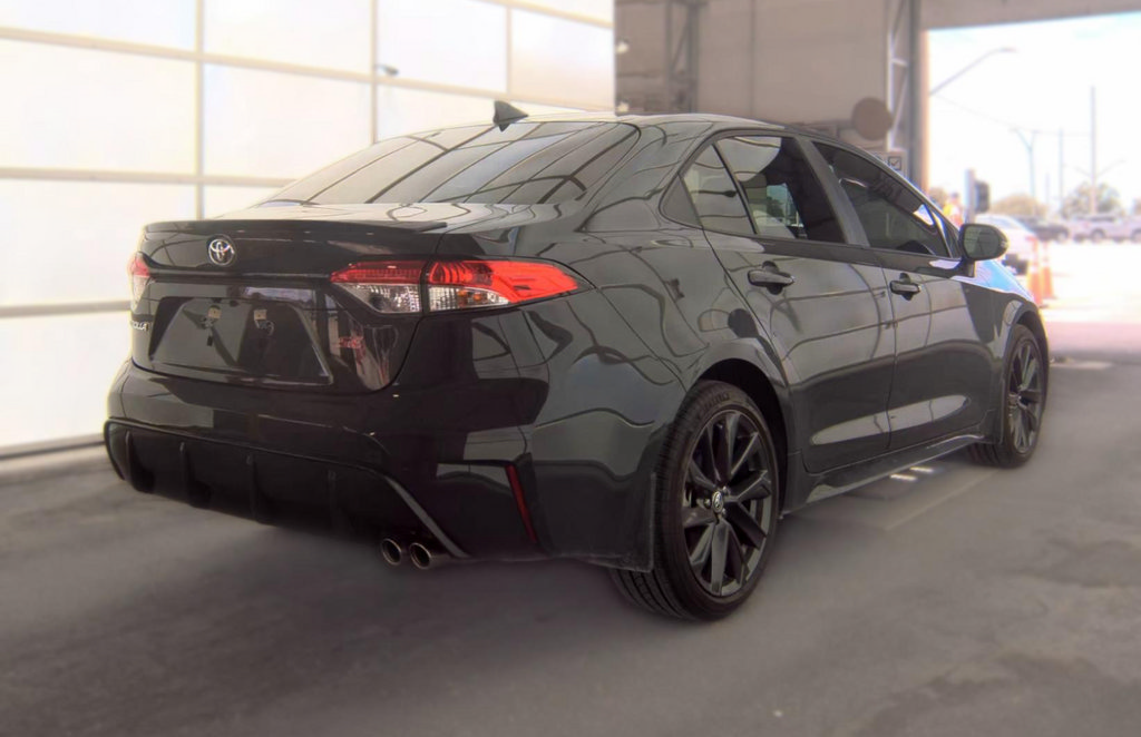 Used 2025 Toyota Corolla SE FWD image 4