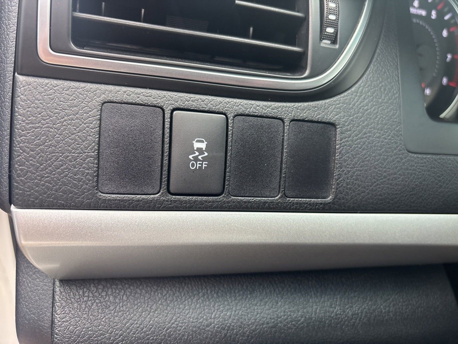 Used 2015 Toyota Camry SE image 15