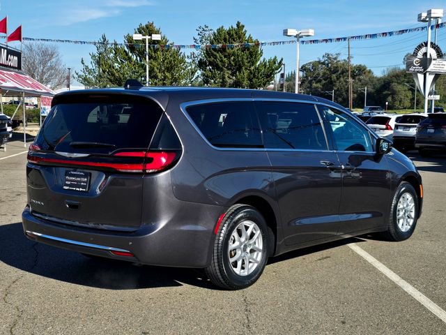 Certified 2023 Chrysler Pacifica Touring-L image 4