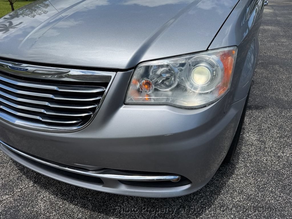 Used 2013 Chrysler Town & Country Limited w/ Luxury Group FWD image 20