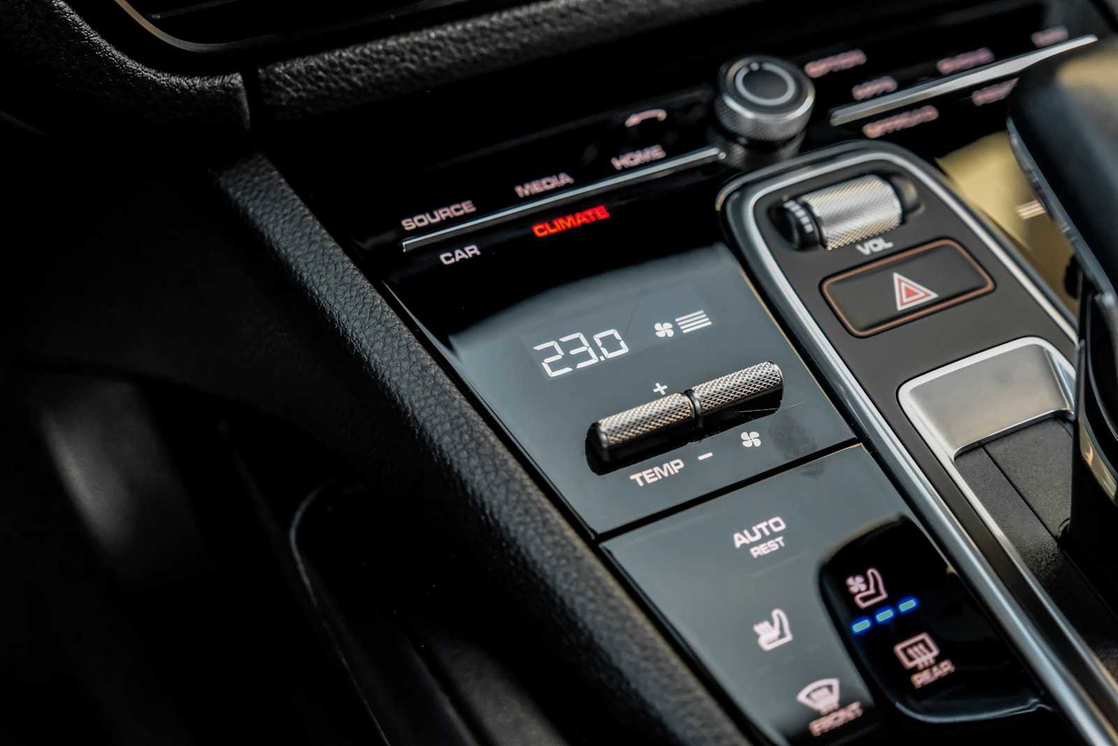 Used 2022 Porsche Cayenne image 25