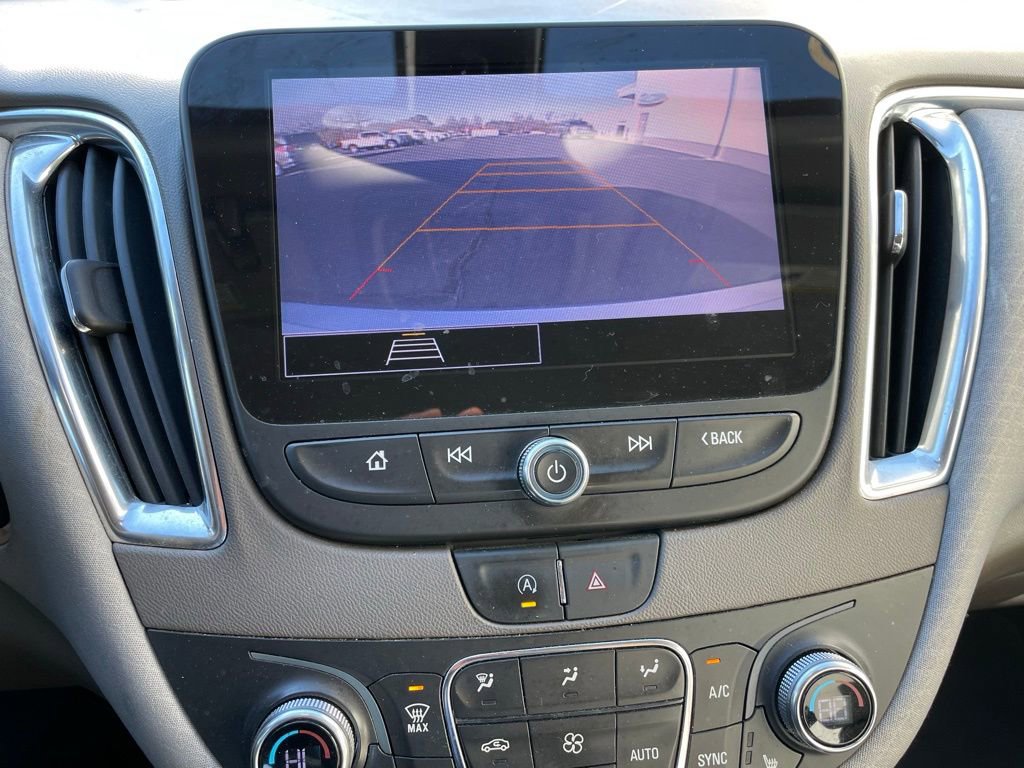 Used 2021 Chevrolet Malibu LT image 17