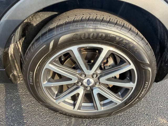 Used 2015 Ford Explorer XLT w/ Equipment Group 202B AWD/4WD image 27