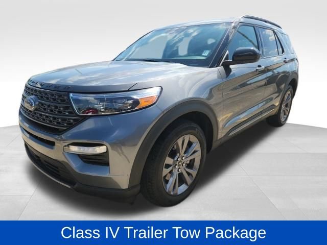 Used 2023 Ford Explorer XLT w/ Equipment Group 202A image 4