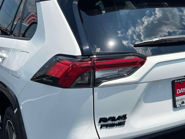 Used 2022 Toyota RAV4 SE w/ Weather & Moonroof Package AWD/4WD image 8