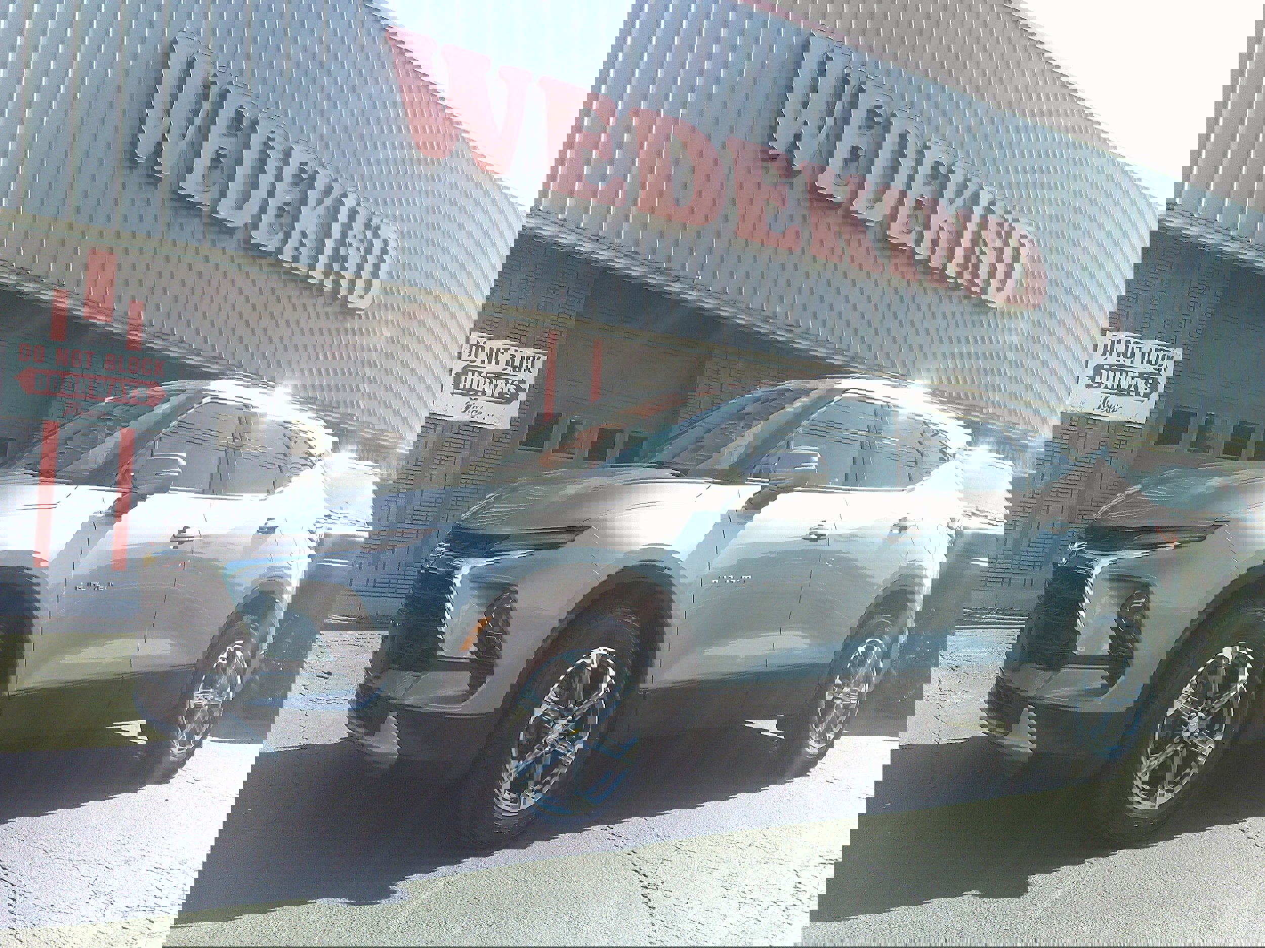 Used 2023 Chevrolet Blazer LT image 1