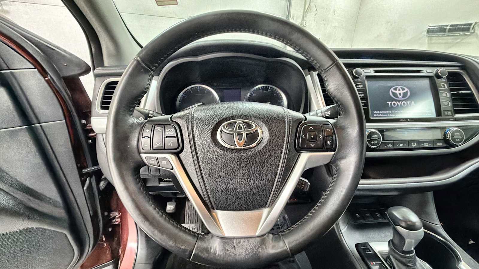 Used 2014 Toyota Highlander XLE AWD/4WD image 16