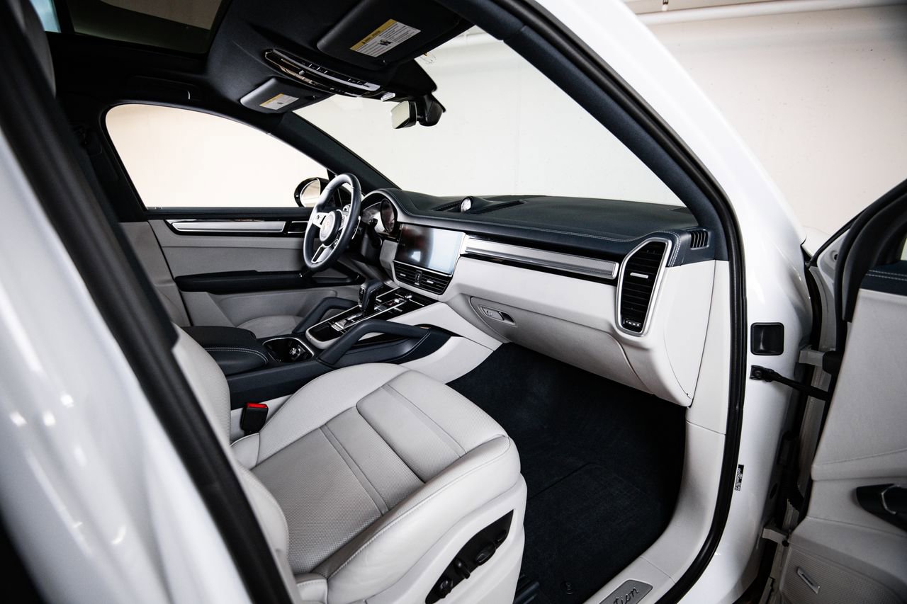 Certified 2023 Porsche Cayenne Platinum Edition AWD/4WD image 28