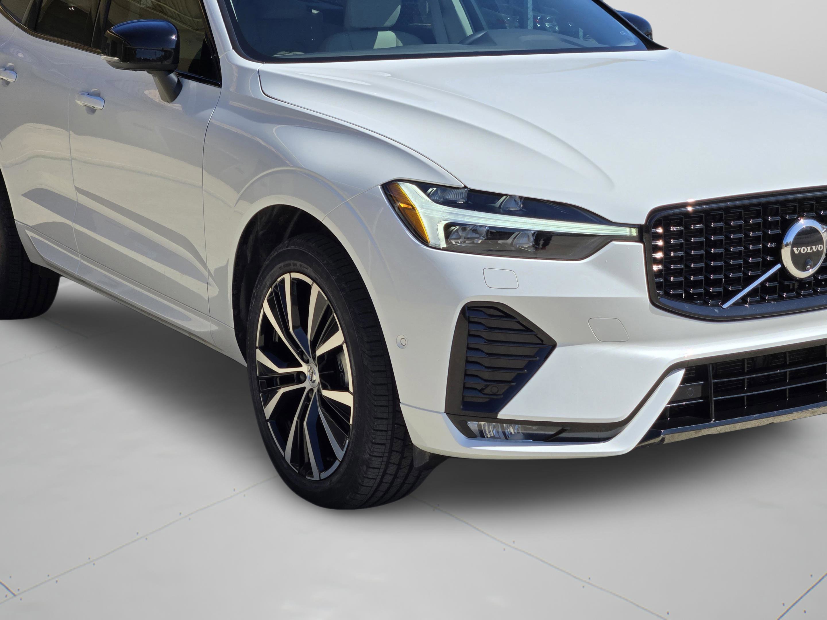 Used 2024 Volvo XC60 B5 Plus w/ Protection Package Premier image 11