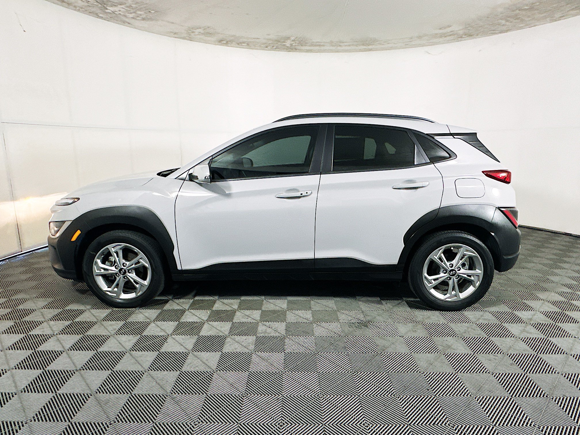 Used 2023 Hyundai Kona SEL FWD image 6