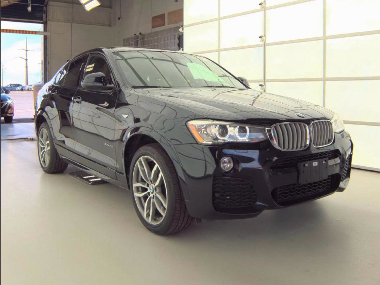 Used 2017 BMW X4 xDrive28i w/ Technology Package AWD/4WD image 4