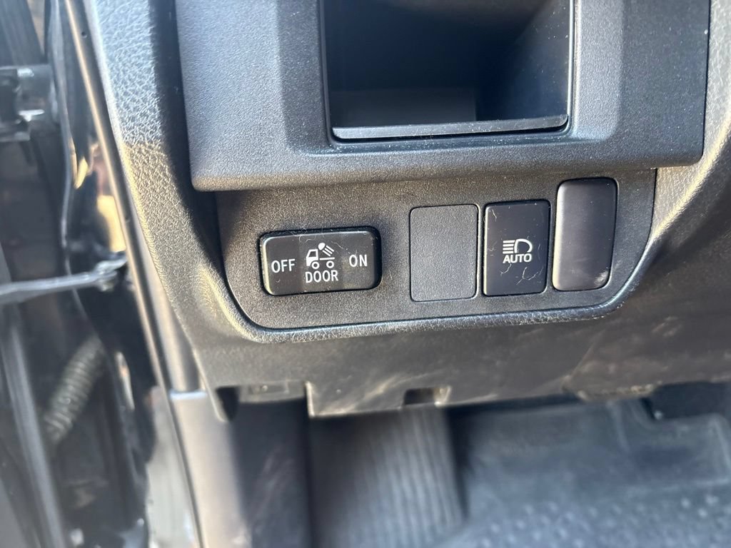 Used 2018 Toyota Tacoma SR5 AWD/4WD image 13