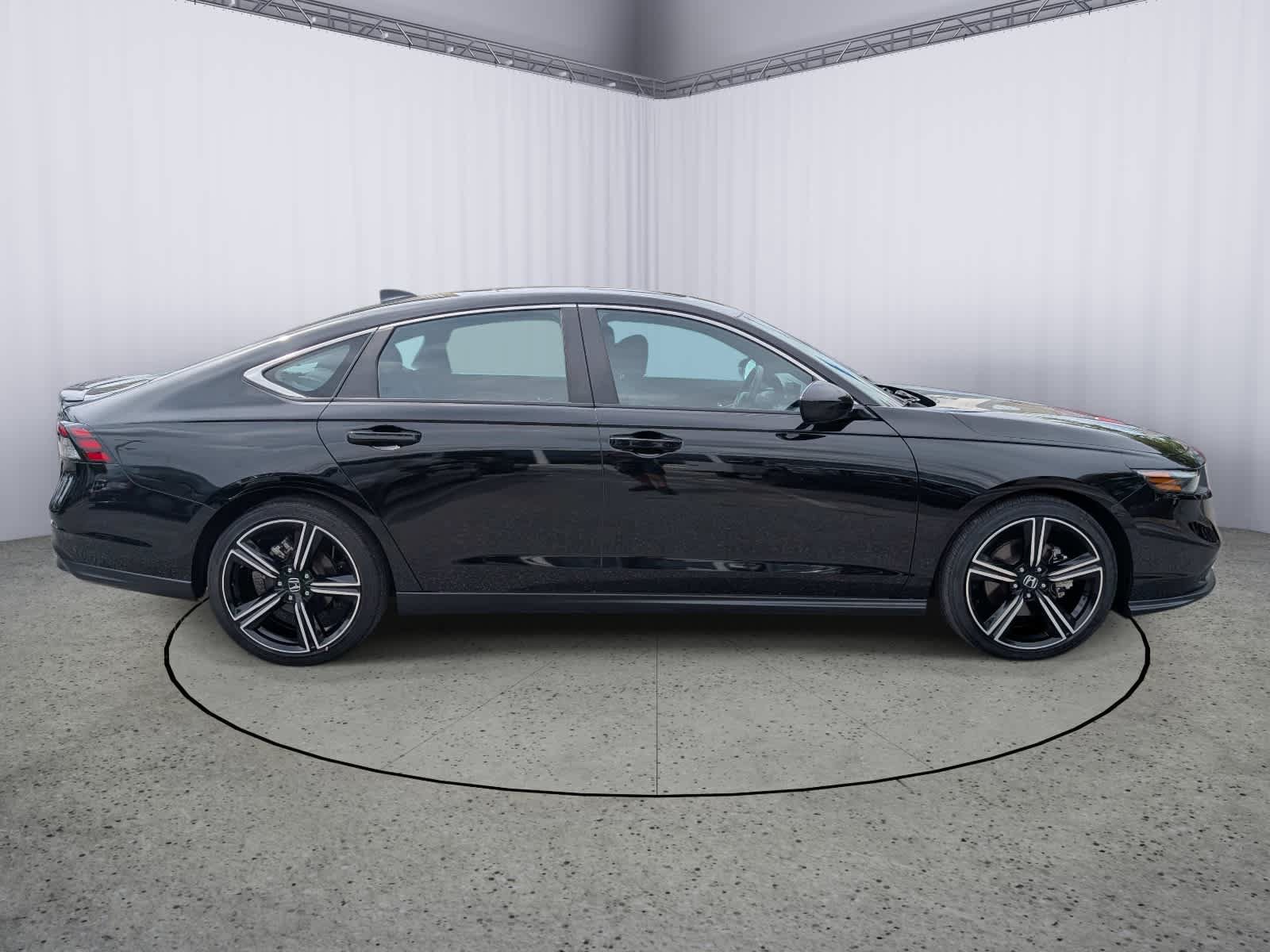 Used 2024 Honda Accord Sport image 2