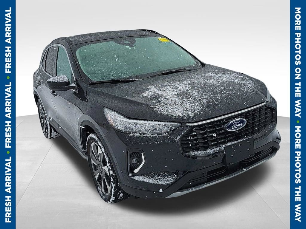 Used 2023 Ford Escape Platinum w/ Premium Technology Package AWD/4WD video 1