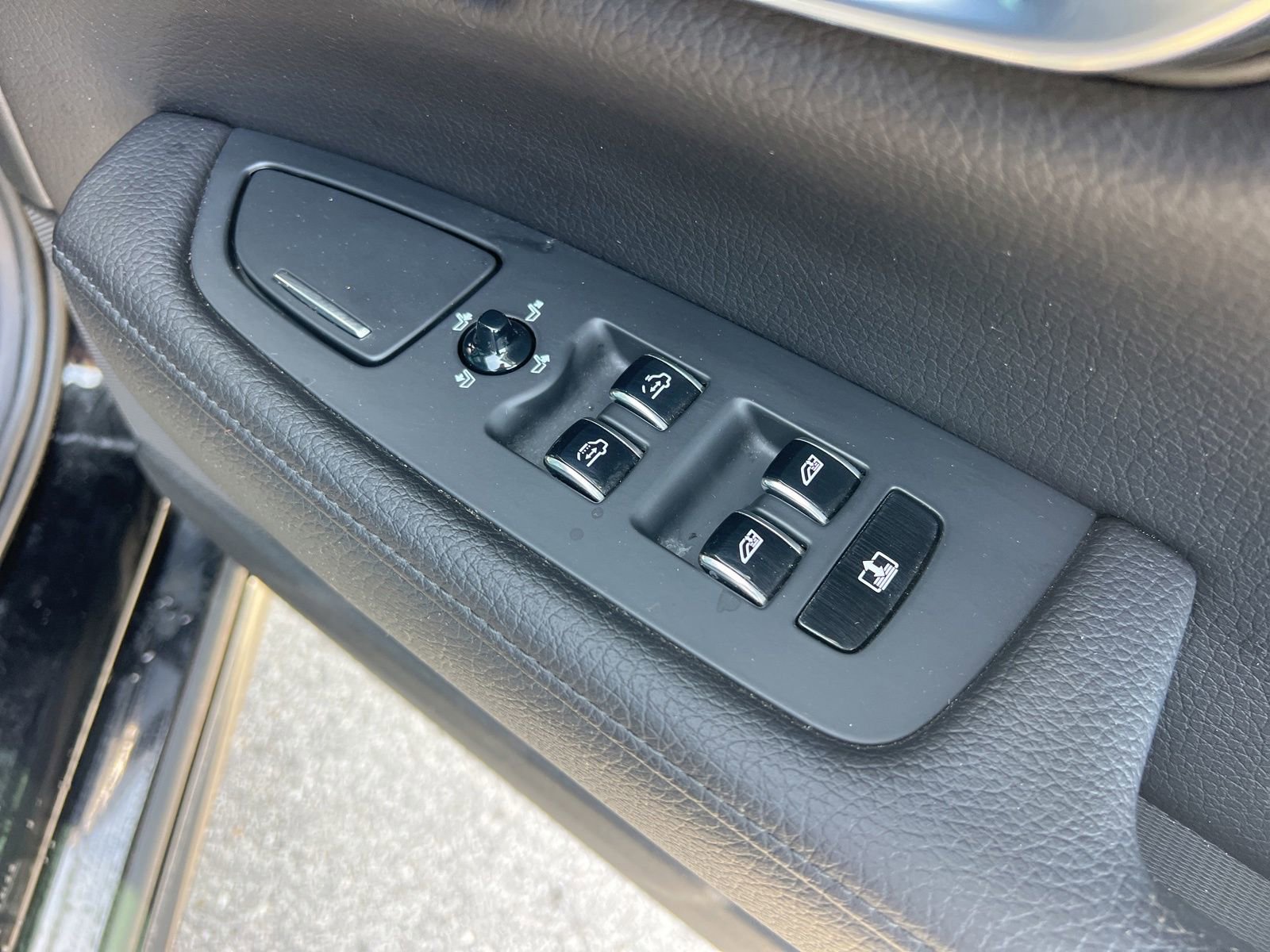 Used 2019 Volvo S90 T5 Momentum FWD image 29