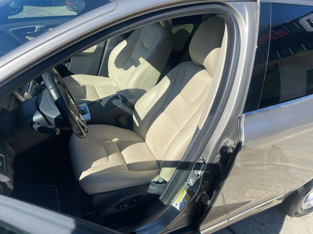 Used 2016 Volvo XC60 T5 Premier w/ Protection Package image 8