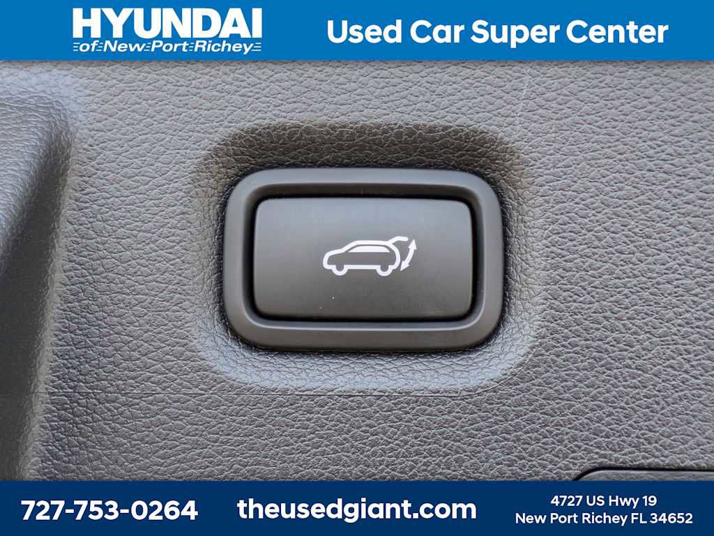 Used 2023 Hyundai Santa Fe SEL FWD image 13