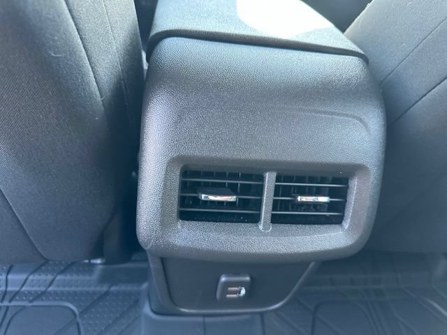 Used 2023 Chevrolet Equinox LT FWD image 24