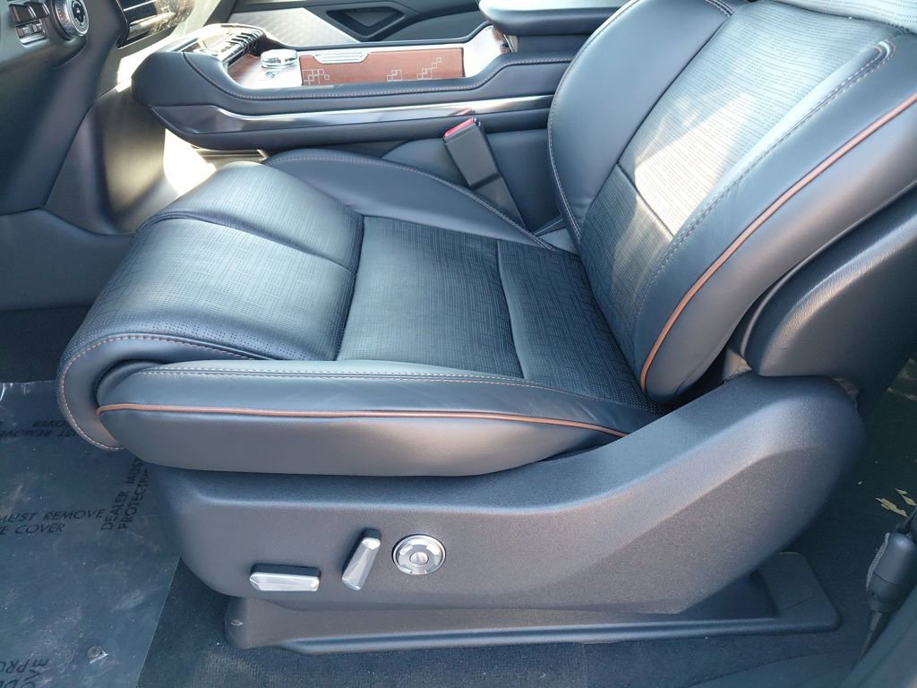New 2025 Lincoln Navigator Black Label image 12