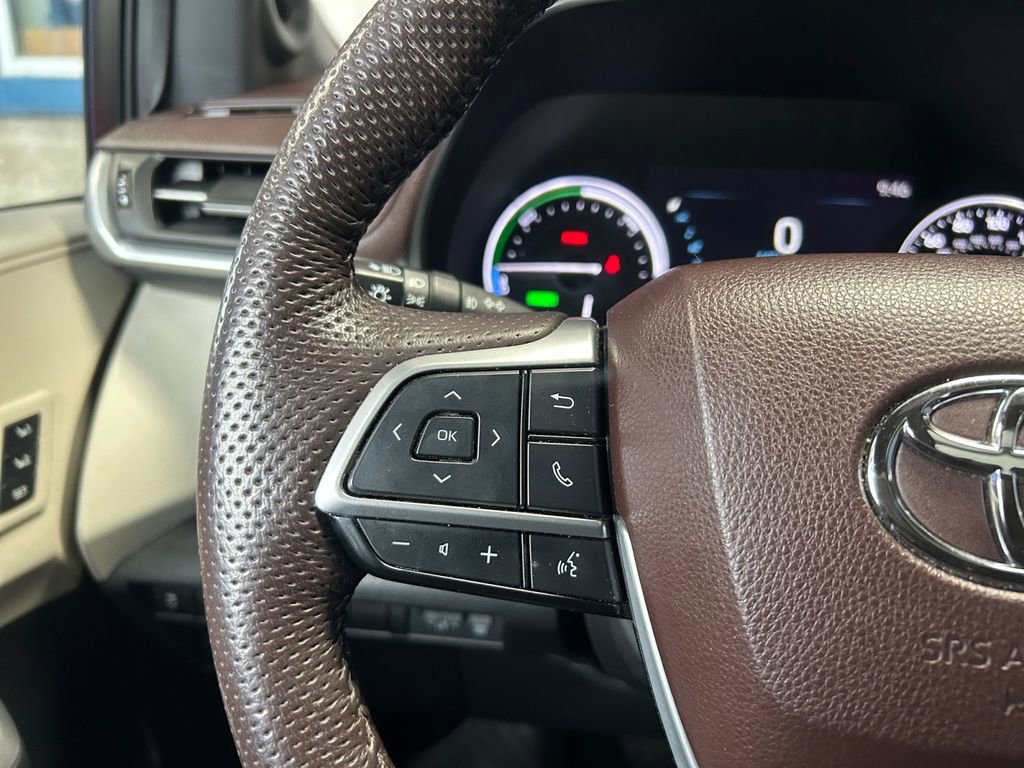 Used 2022 Toyota Sienna Platinum image 17