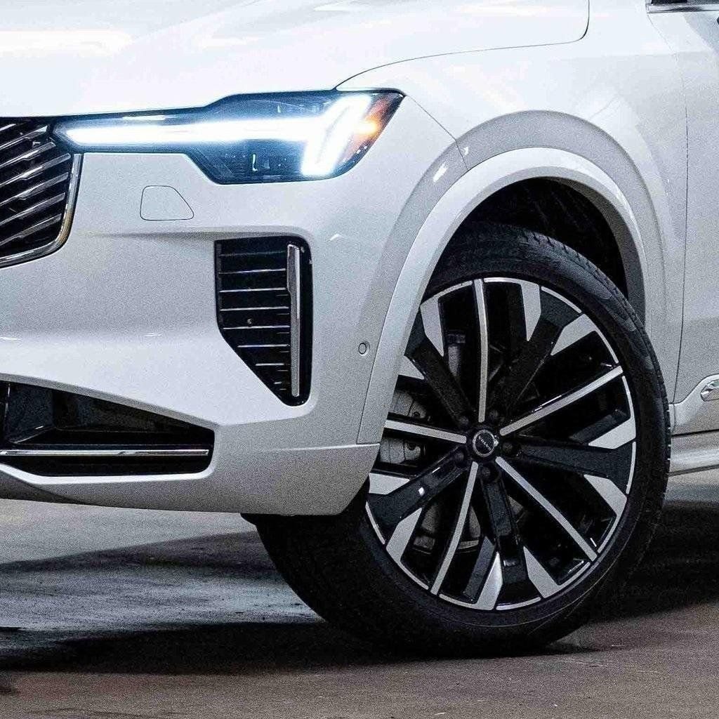 New 2026 Volvo XC90 B6 Ultra w/ Protection Package AWD/4WD image 3
